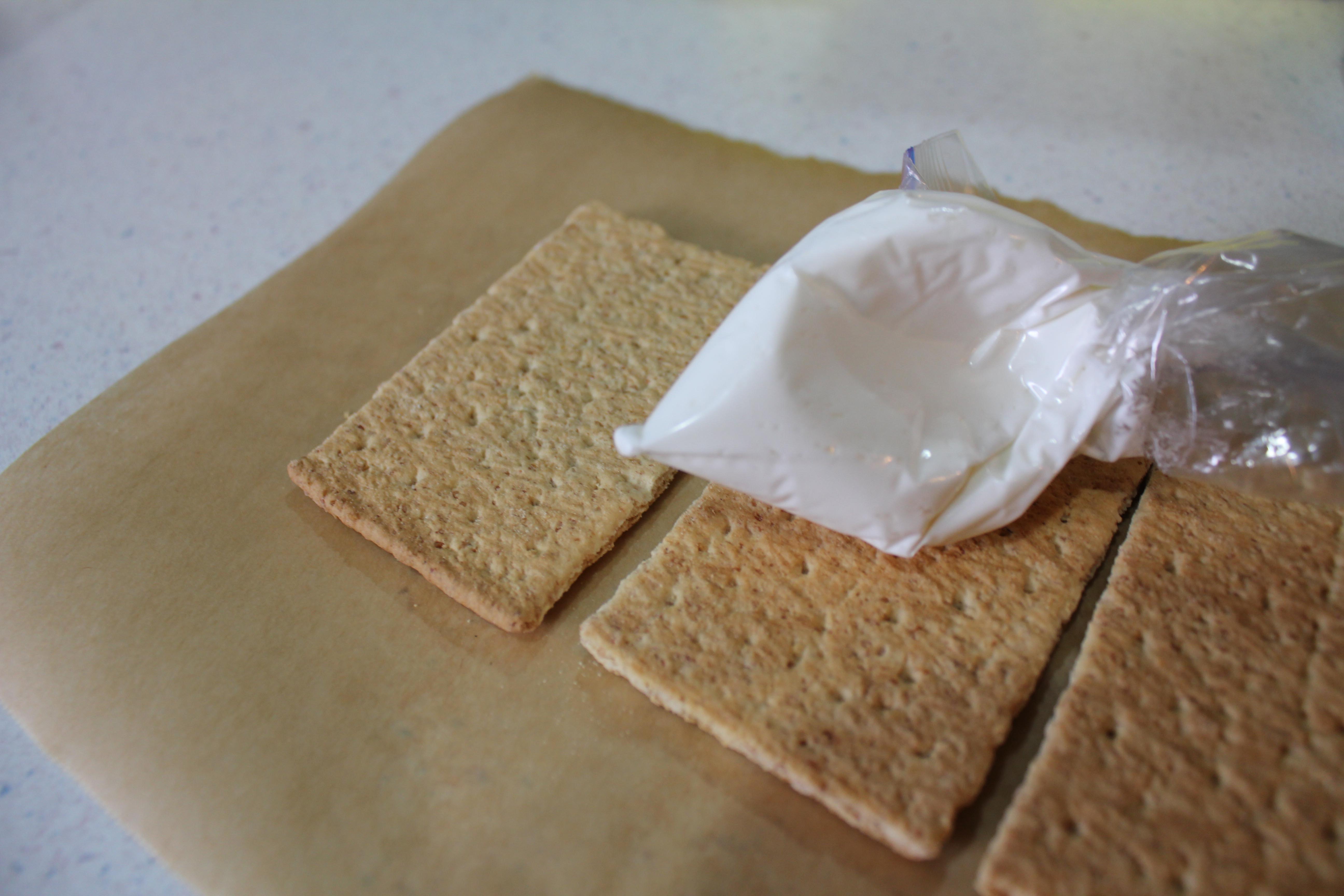 peep house frosting