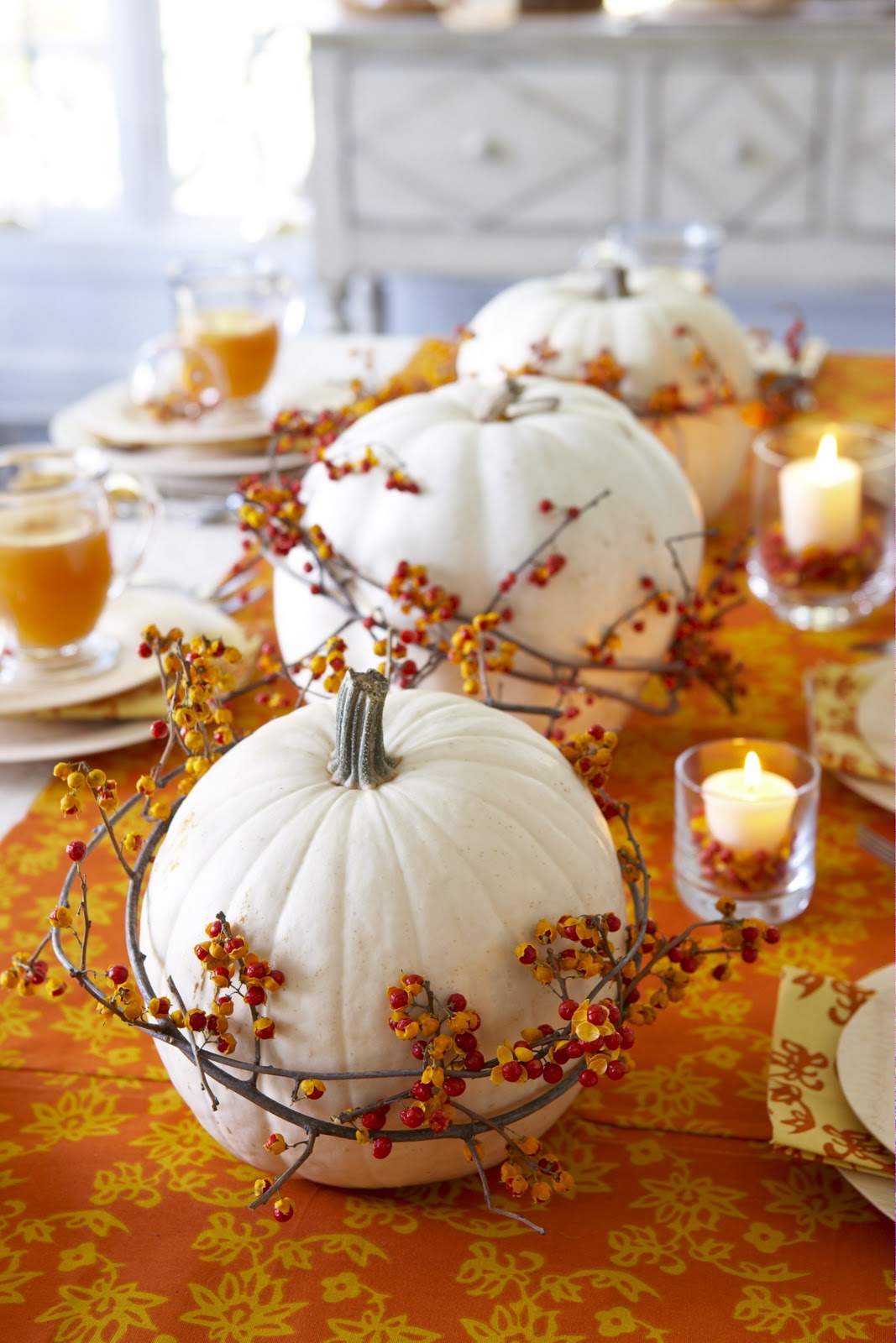 white pumpkin table