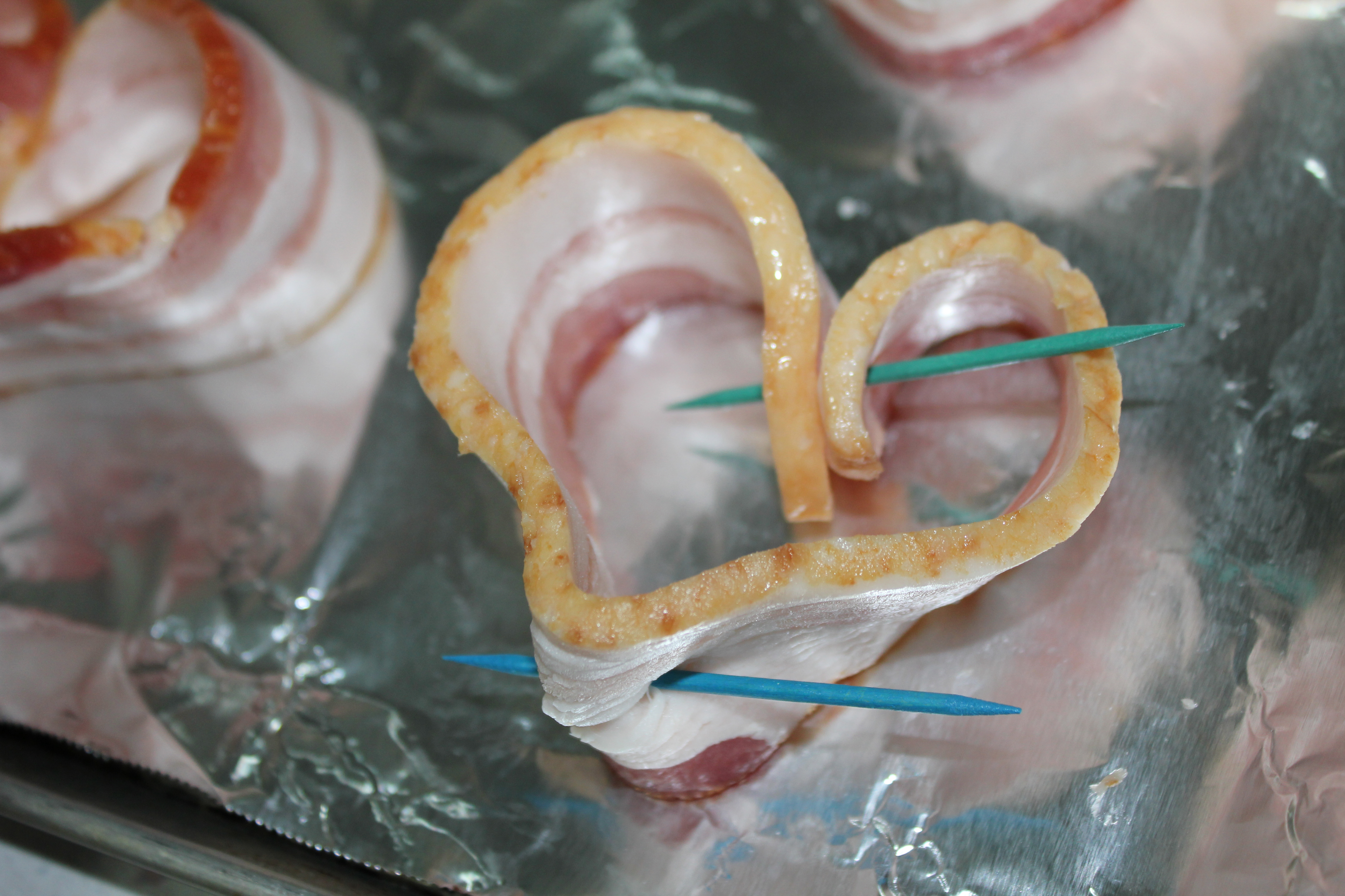 Use toothpicks to hold the ends and the bottom point together.