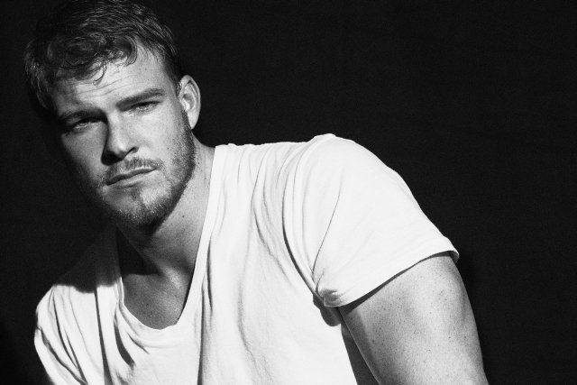 Alan Ritchson as Kade Rawlings 