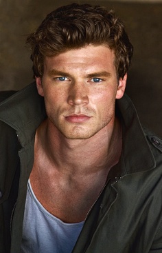 Derek Theler as Lars Thorsen